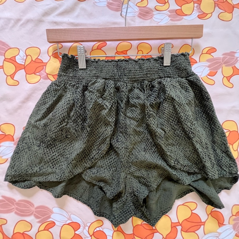 Khush Olive Patterned Women's Shorts (size small)